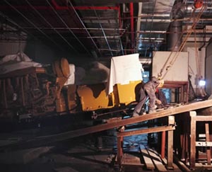 黃島工廠設備吊拉搬遷現場